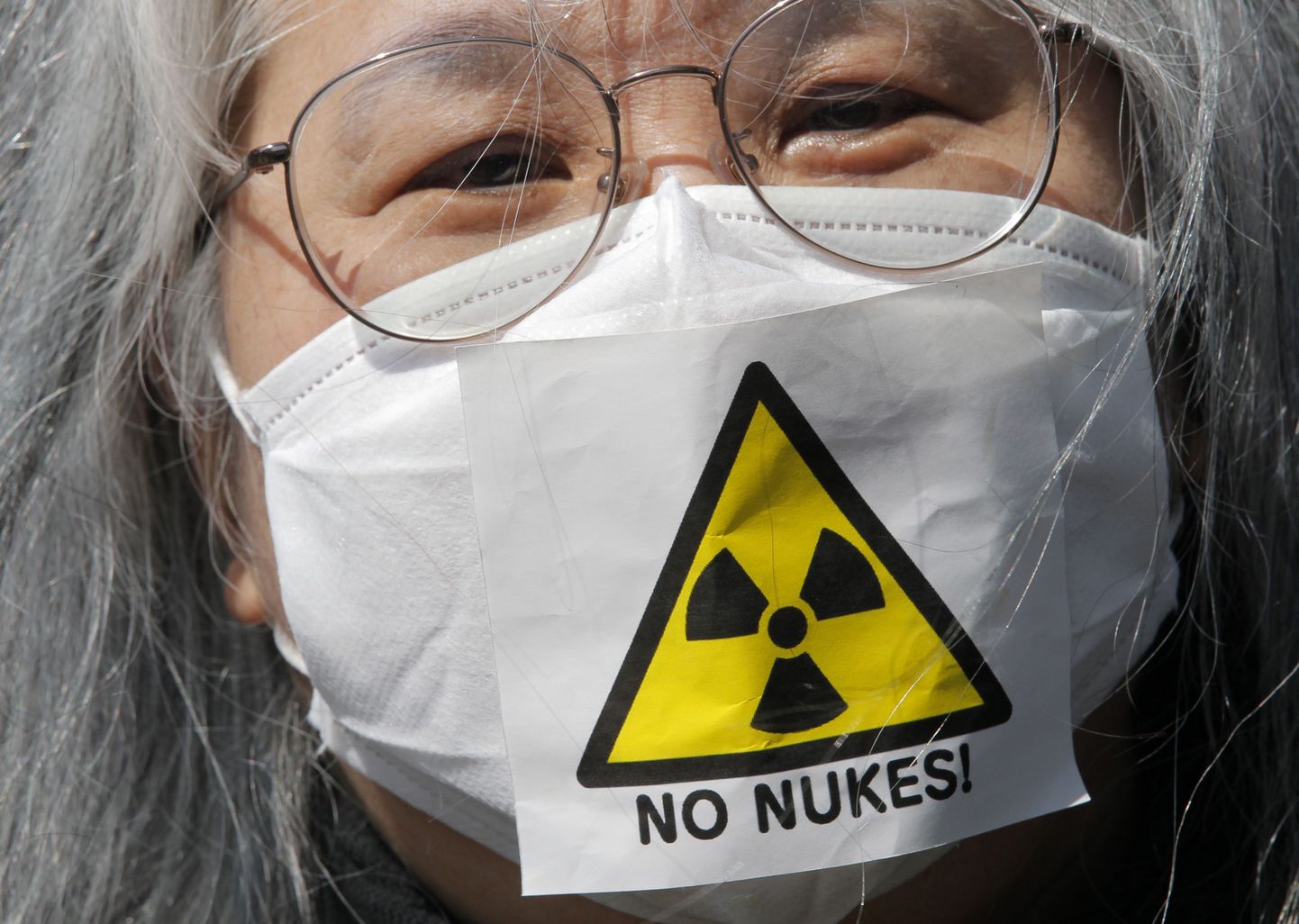 Фото с акции протеста против АЭС в Японии. 24 апреля 2011 года