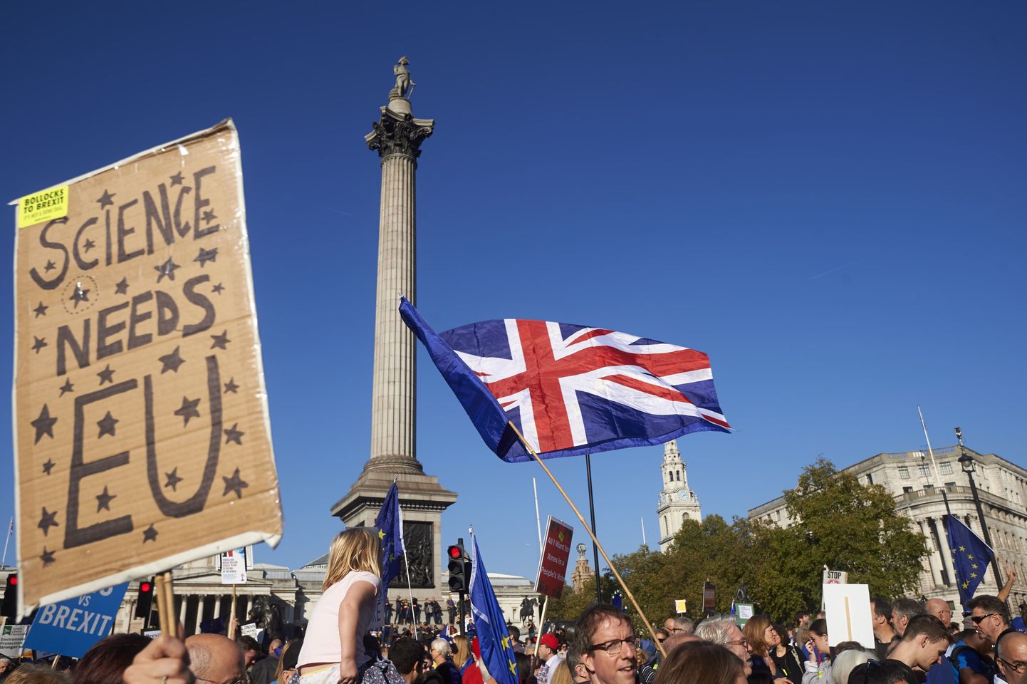 Londonā  notiek anti Brexit demonstrācija