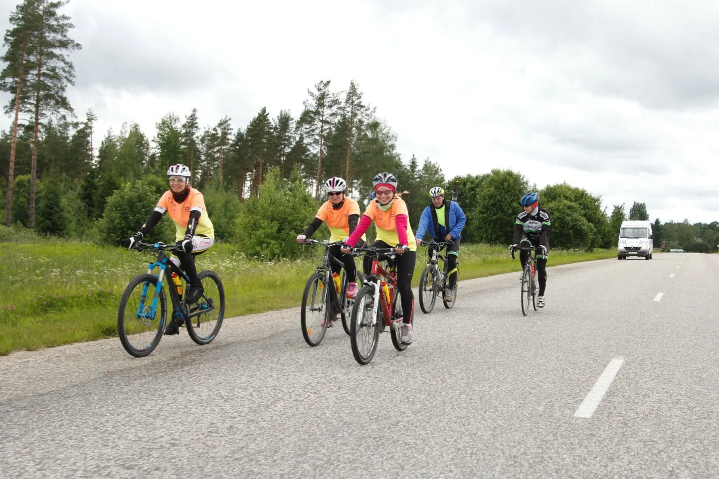 Tuli saatjaskonnaga Õru poole teel