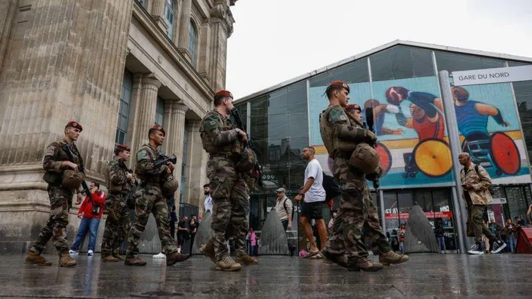 В Париже усилены меры безопасности. На Северном вокзале - военные.