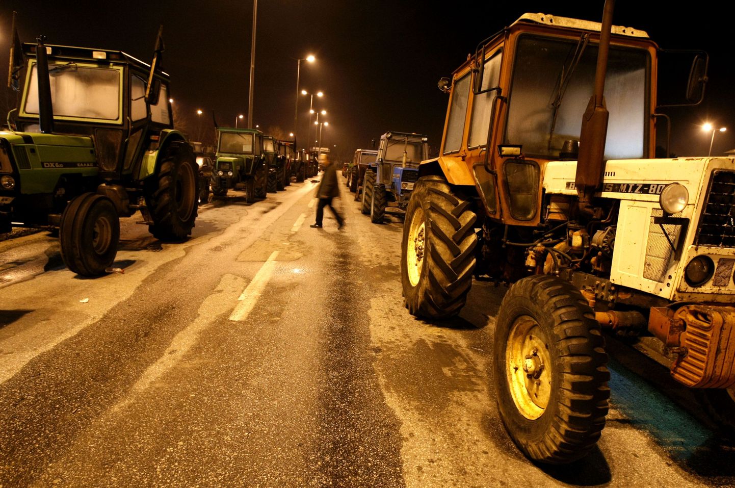 Kreeka farmerid blokeerivad traktoritega Promachonase piiriületuspunkti Bulgaariasse.