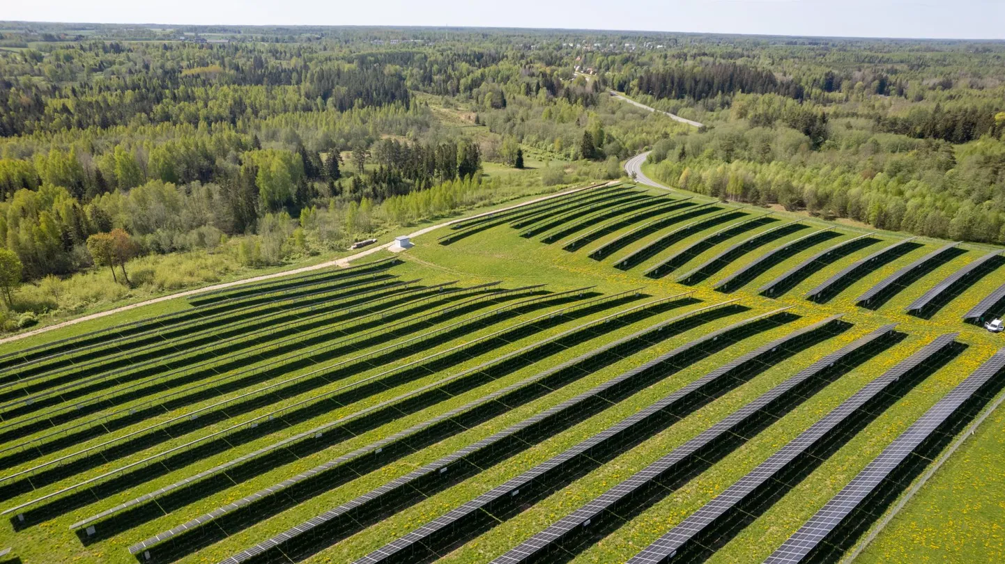 Päikesepark Viljandimaal Abja-Paluojal.