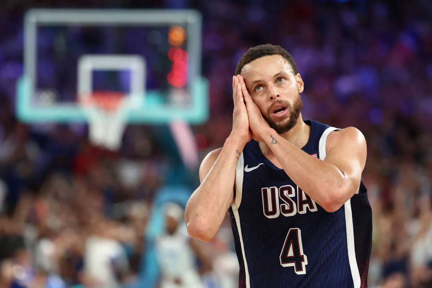 Stephen Curry vedas USA olümpiakullani.