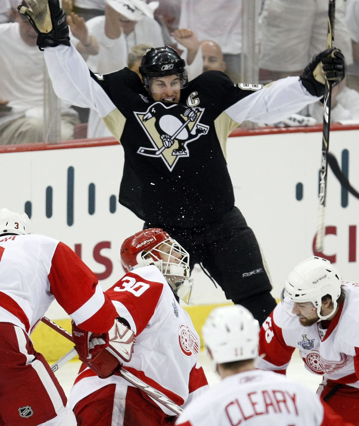 Jäähokiliiga NHL tähtmängija, Pittsburgh Penguinsi noor staar Sidney Crosby.