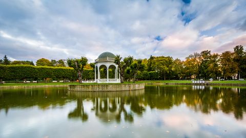 Vandaalid rüüstasid Kadrioru pargis: tegemist on pargi kaunima ja armastatuima osaga