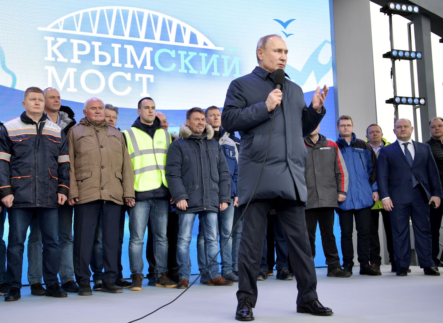 Путин на открытии ж/д сообщения по Крымскому мосту.