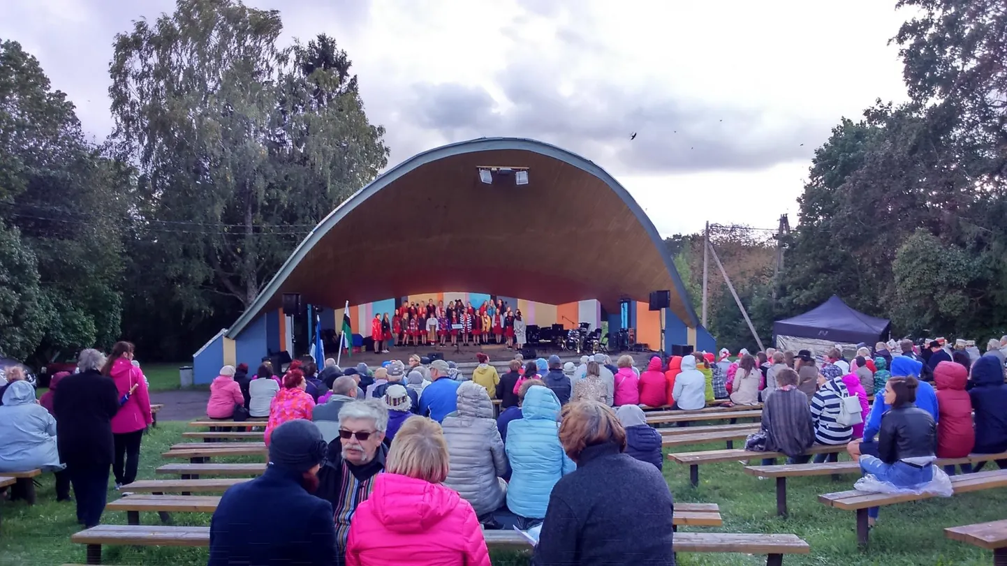 Kadrina laululava 40. sünnipäev sai väärikalt tähistatud.