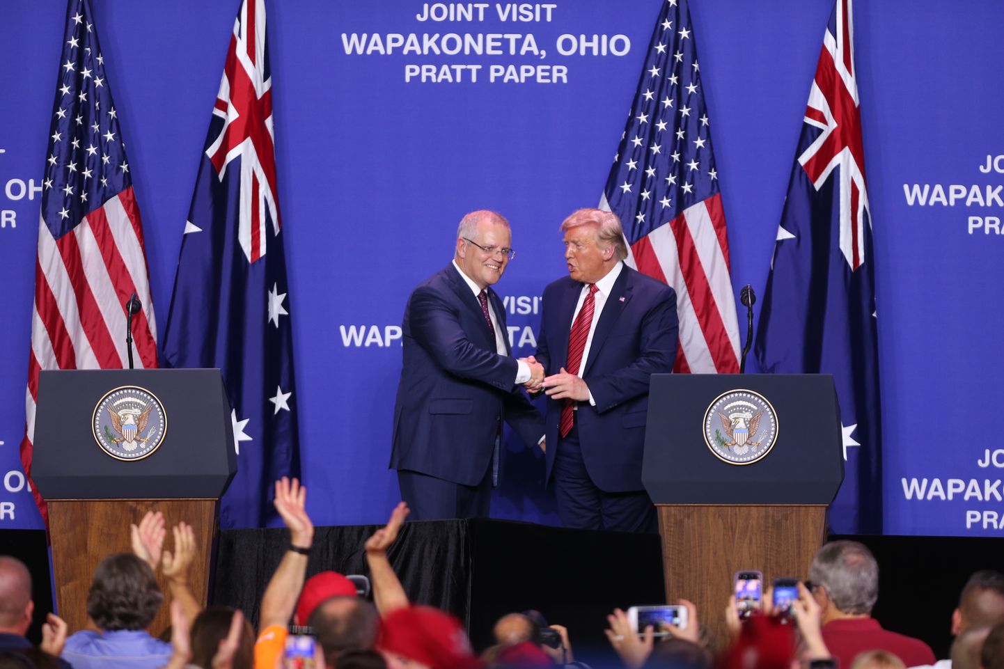 USA president Donald Trump (P) ja Austraalia peaminister Scott Morrison (V) surumas kätt Ühendriikides üritusel, mis toimus 22. septembril.