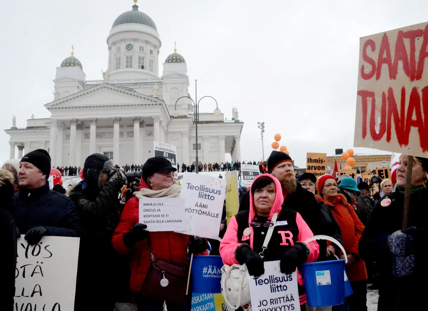 Финны протестуют против сокращения пособий по безработице в 2018 году.