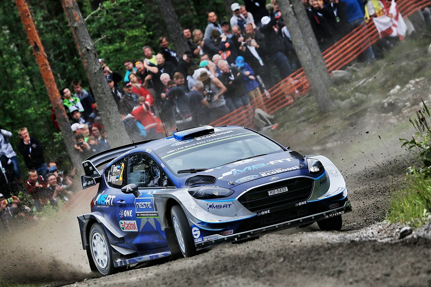 Soome ralli on tuntud kiirete kurvide poolest. Tänavu on inimkätega rajatud palju aeglaseid pöördeid, et keskmist kiirust alla tõmmata. Foto: @World/M-Sport