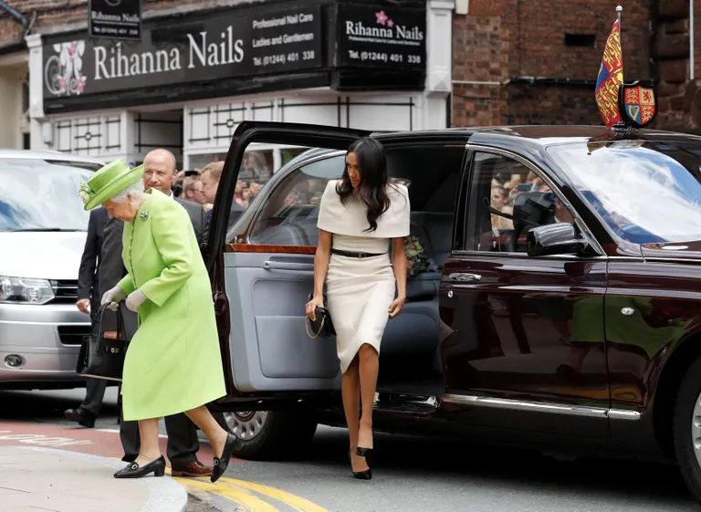 Elizabeth II ja Sussexi hertsoginna Meghan 14. juunil Cheshire'is