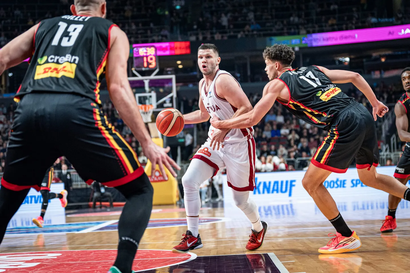 Latvijas basketbolists Rihards Lomažs