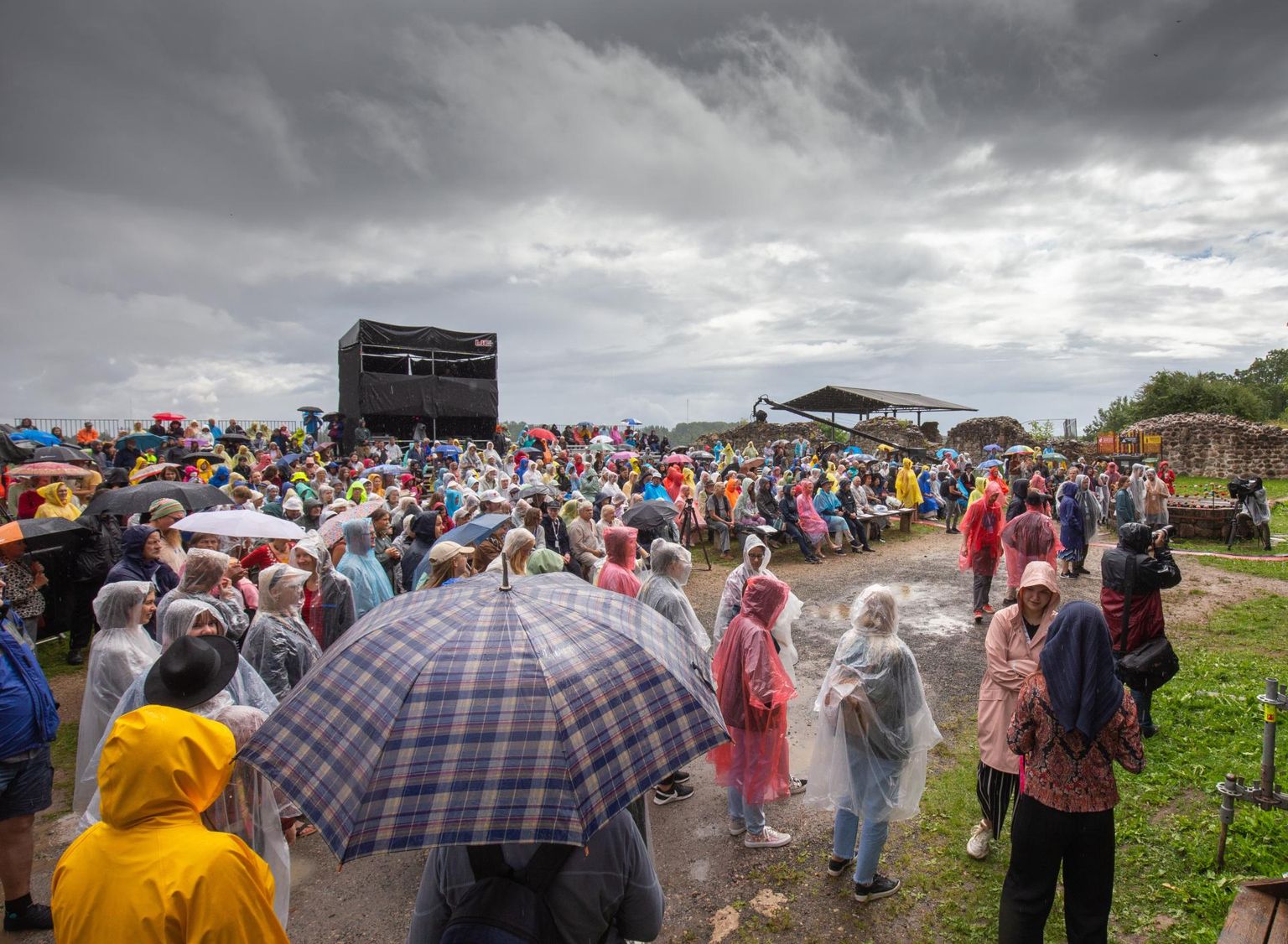 XXIX Viljandi pärimusmuusika festival kuulutati avatuks eelmisel neljapäeval vihmasaju ja hea tujuga. Pilt illustratiivne
