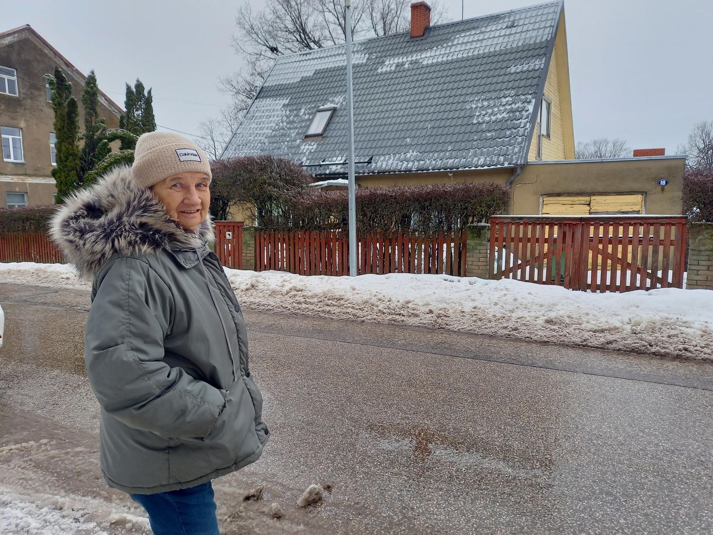 Varem aastakümneid ajalehes töötanud Taimi Käos on nüüd pensionil ja peamiselt täidab tema päevi abikaasa hooldamine.