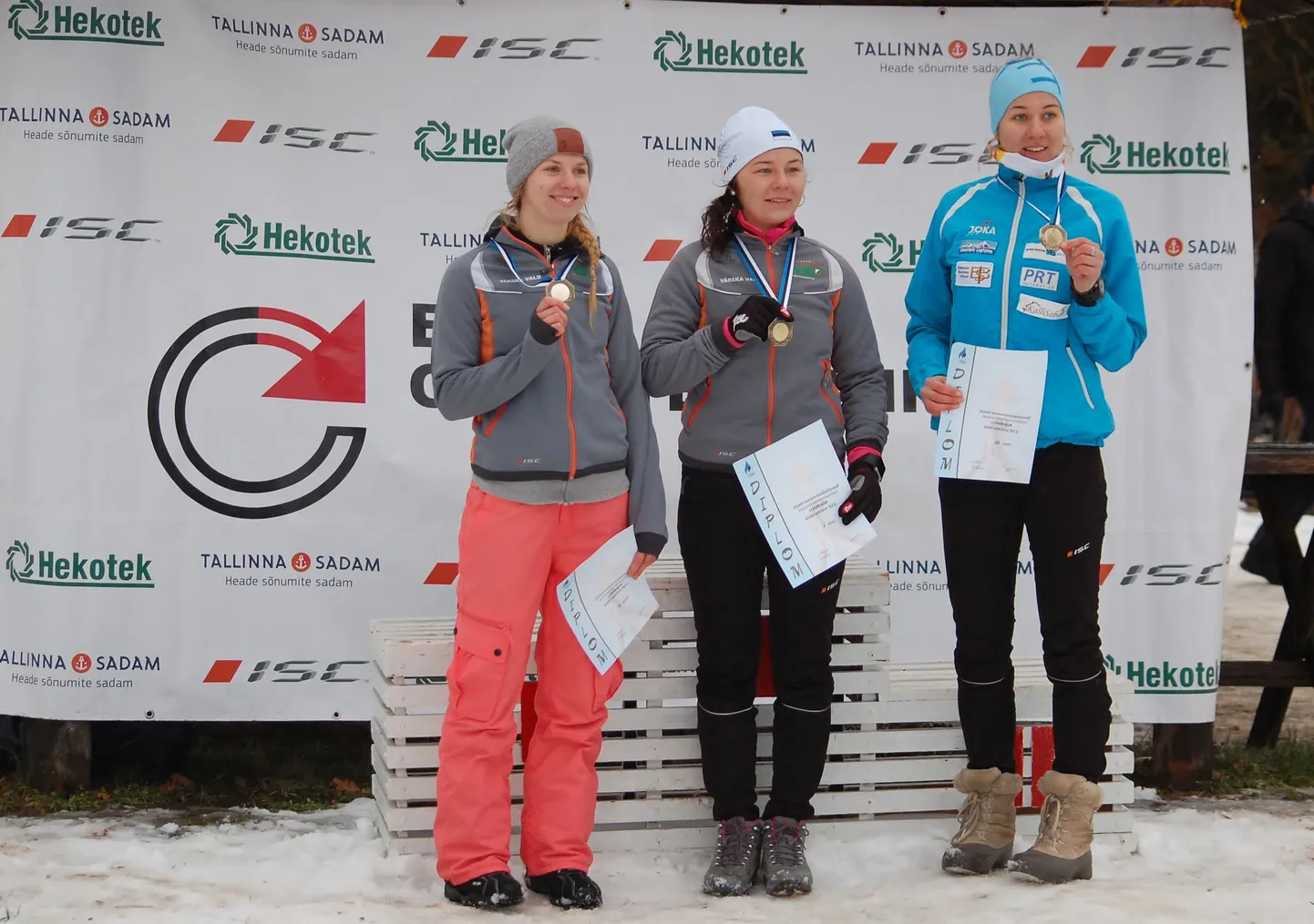 EMV suusaorienteerumine lühirajal, fotol naiste esikolmik (vasakult) Piret Pärnik, Daisy Kudre ja Eveli Kaasiku