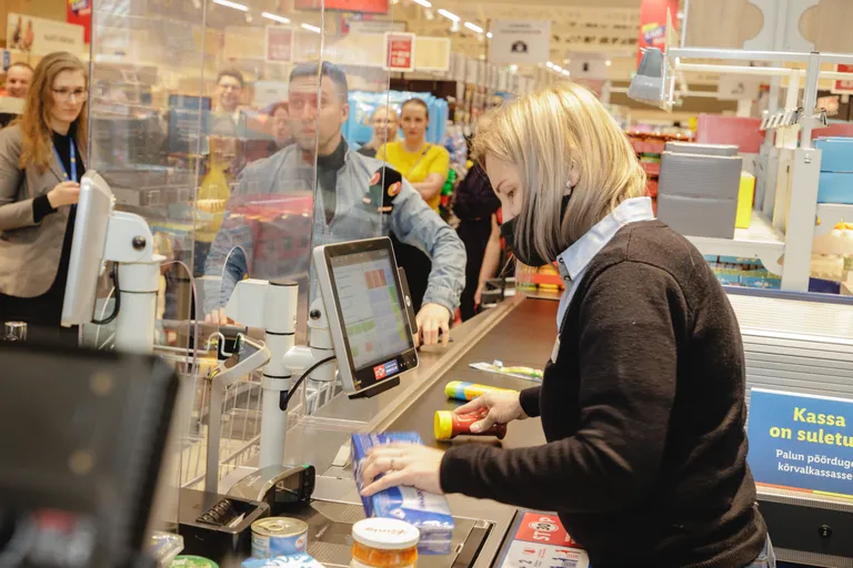 Kauba piiksutavad läbi kassapidajad