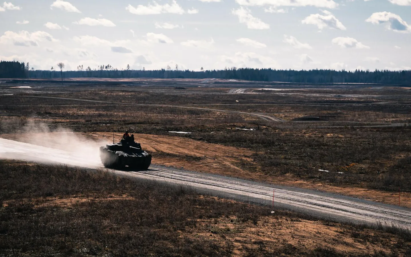 Eesti sai esimese soomusmanöövri laskevälja.