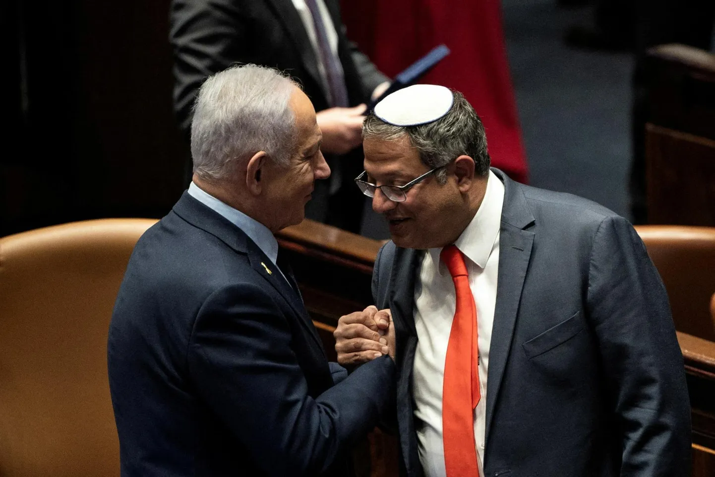 Iisraeli peaminister Benjamin Netanyahu (vasakul) otsustas eelmisel nädalal taasalustada sõjalisi rünnakuid Gaza sektoris. Selle järel nõustus sõjakabinetis taas rahvusliku julgeoleku ministri portfelli haarama paremäärmuslik poliitik Itamar Ben-Gvir.​