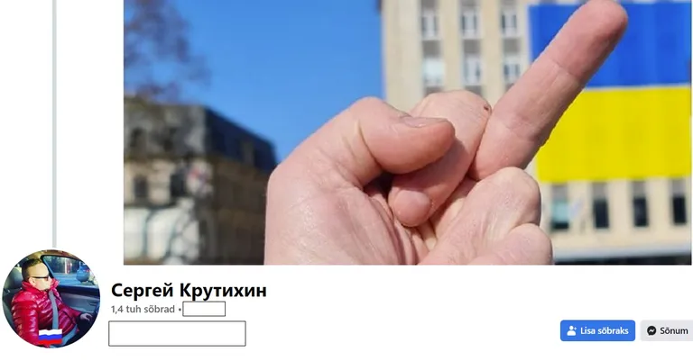 На аватарке своей странички в Facebook Сергей Крутихин использует российский флаг и демонстрирует в направлении флага Украины, вывешенного на площади Вабадузе в центре Таллинна, непристойный жест.