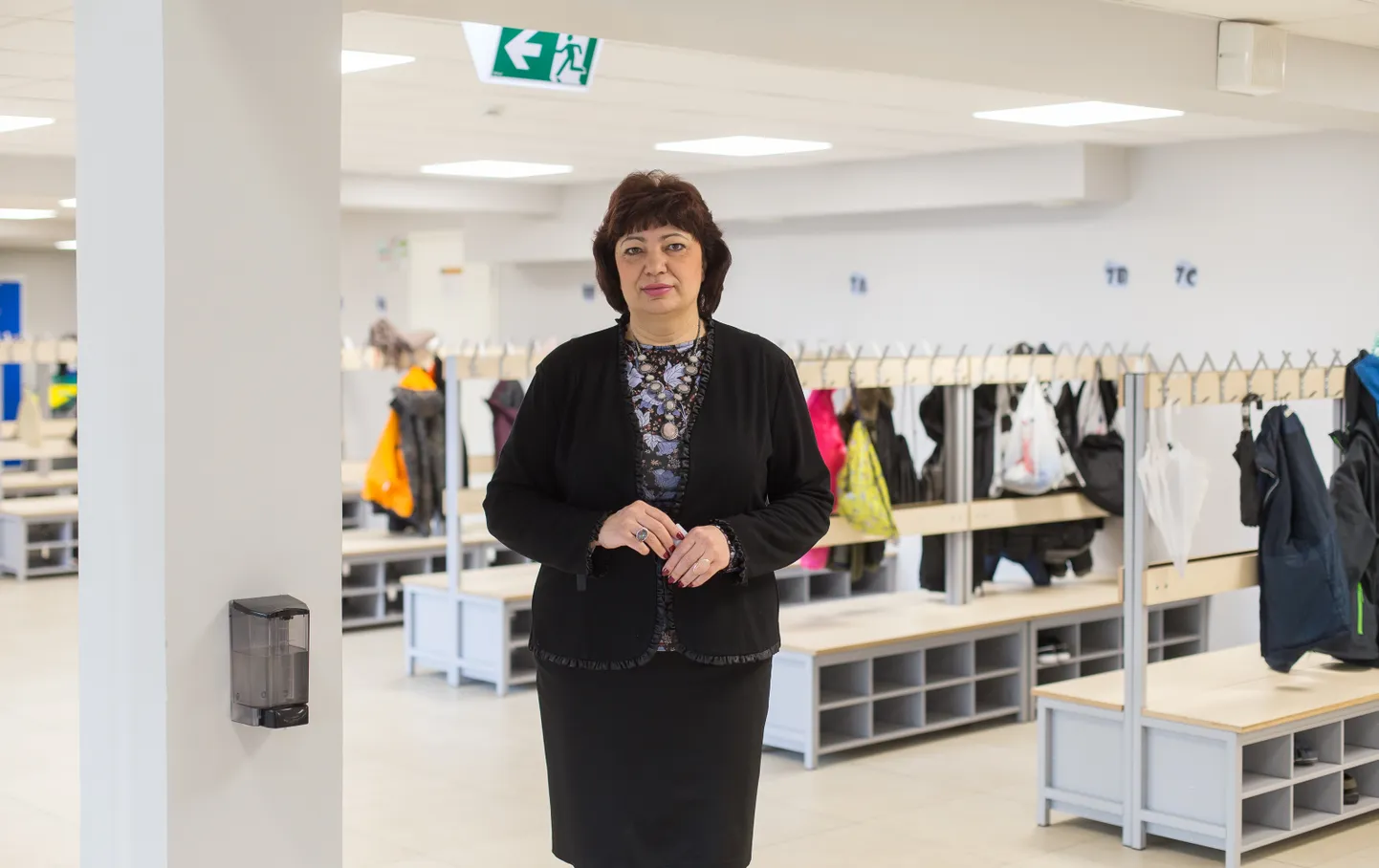 Vene põhikooli direktorit Irina Šulginad ähvardas ametist tagandamine, kuid vallavalitsus otsustas teda hoiatada, seades tingimuseks, et tal tuleb "kohe lõpetada tööandja mainet kahjustav tegevus".
