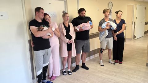 GALERII ⟩ Võrus sündinud beebid saavad nüüd kingituseks riideid või mähkmeid