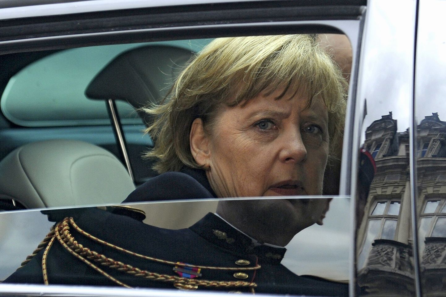 Merkel silmitsi «Hispaania mässuga» Bundestagis.