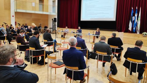 Pärnu linnavolikogu pidas istungi Paikuse koolis