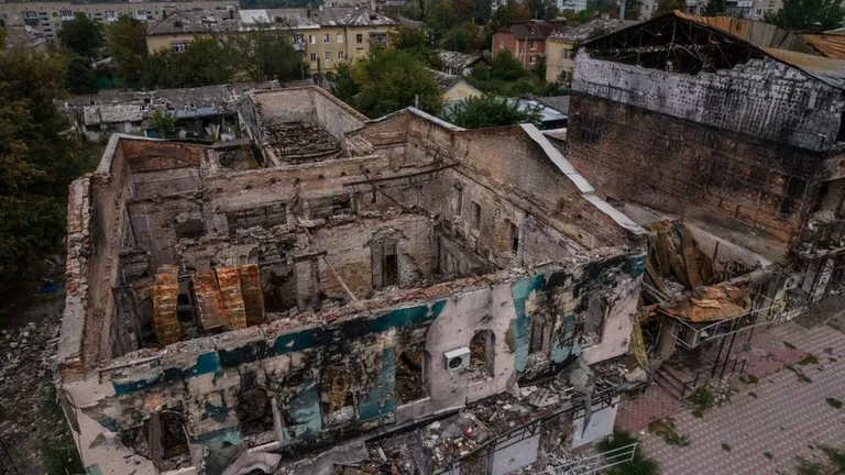 Город значительно пострадал от артиллерийских ударов