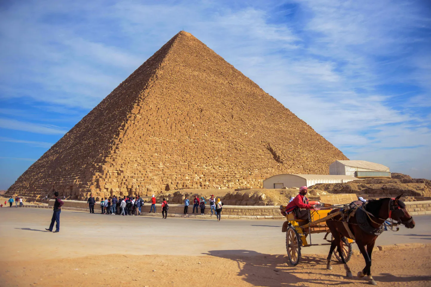 Egiptuses Giza platool asuv Suur püramiid