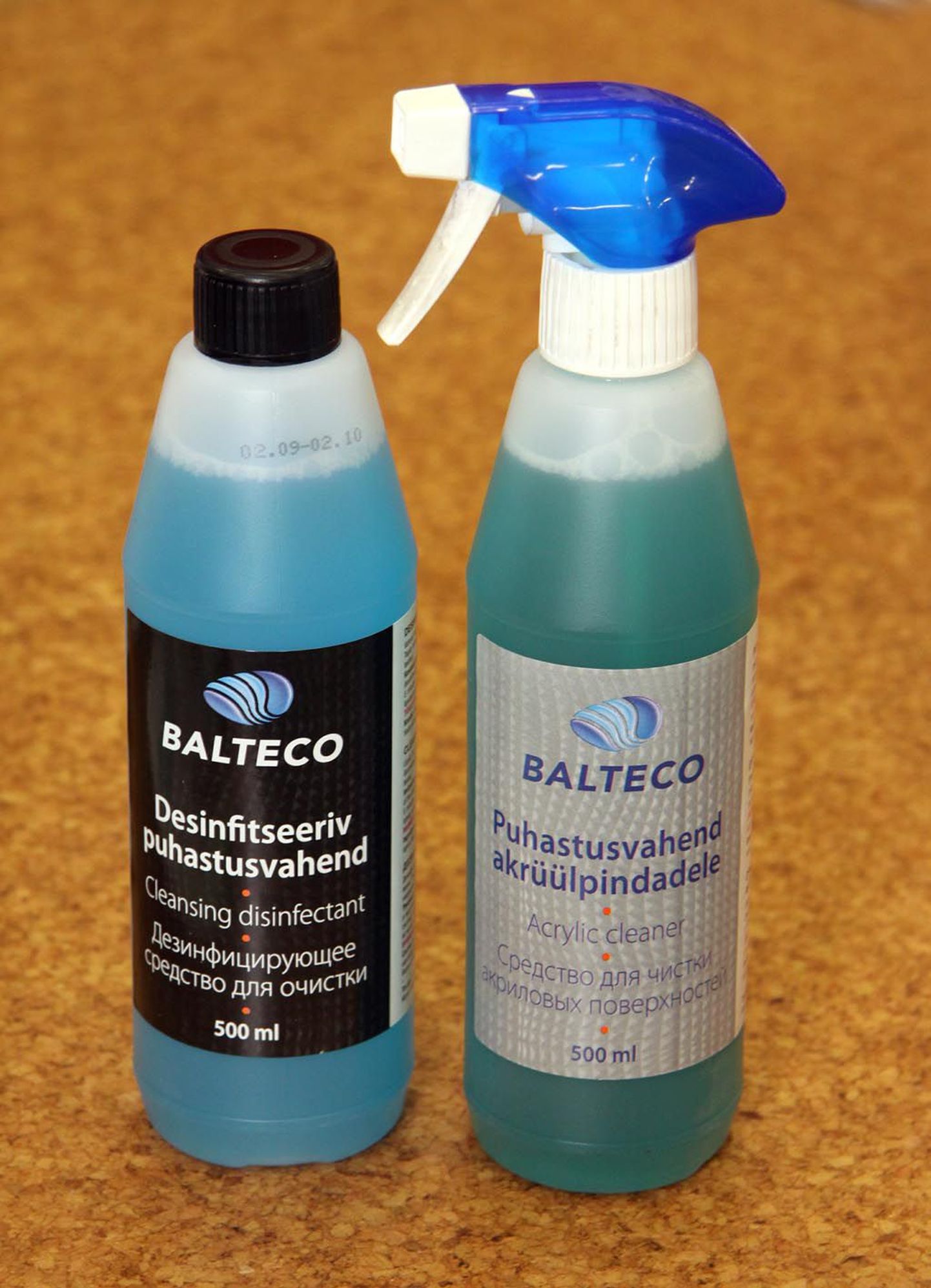 Kabiinide puhastamiseks peab kasutama spetsiaalseid akrüülpindade puhastusvahendeid, näiteks Balteco tooteid.