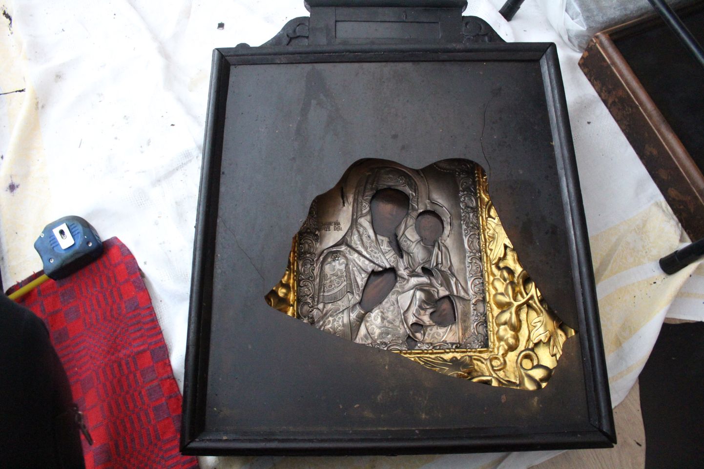 Mõned Jumalaema Kaasani Ikooni kiriku ikoonid hävisid tules täielikult, osa aga on võimalik restaureerida.