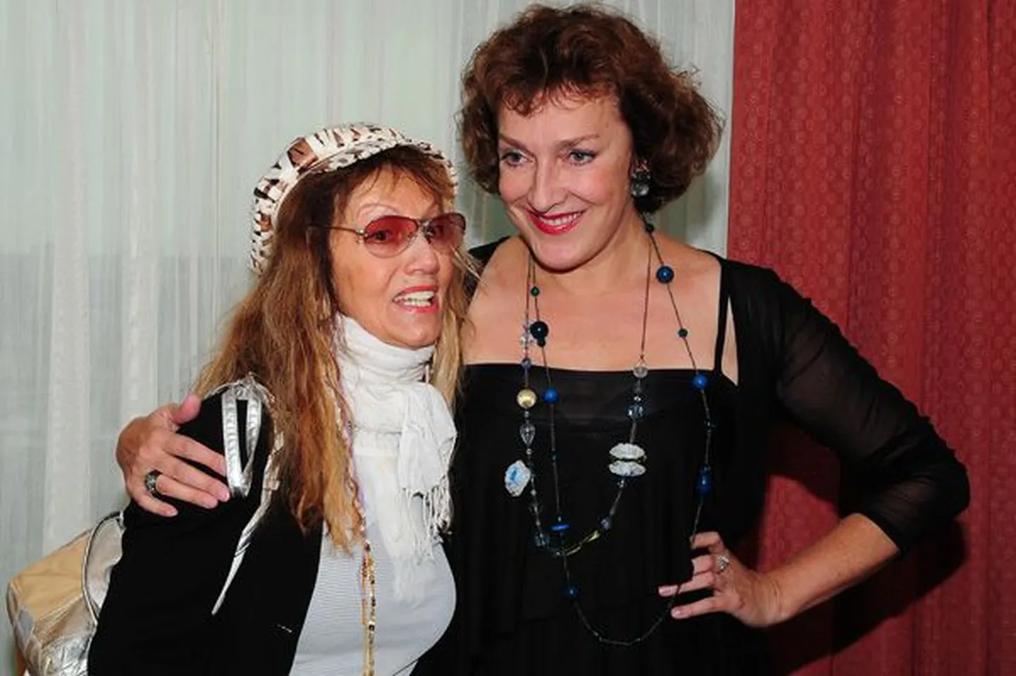 Maire Aunaste esitles raamatut "Viis aastat peidus", 08.09.2008 - sõbrannad Marju Kuut ja Maire