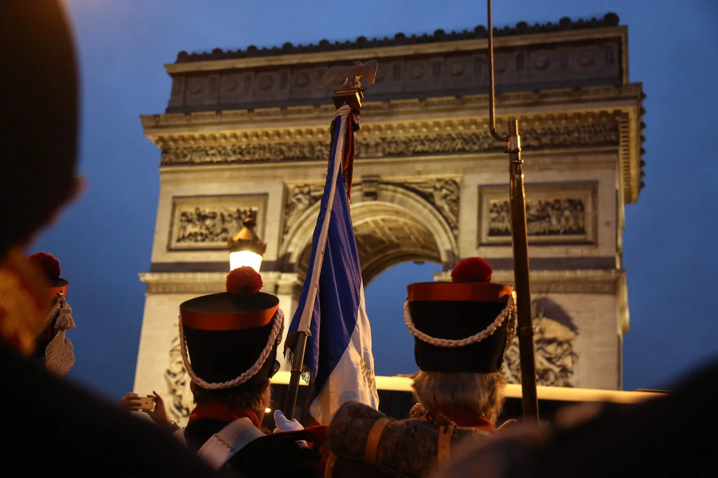 Триумфальная арка в Париже.