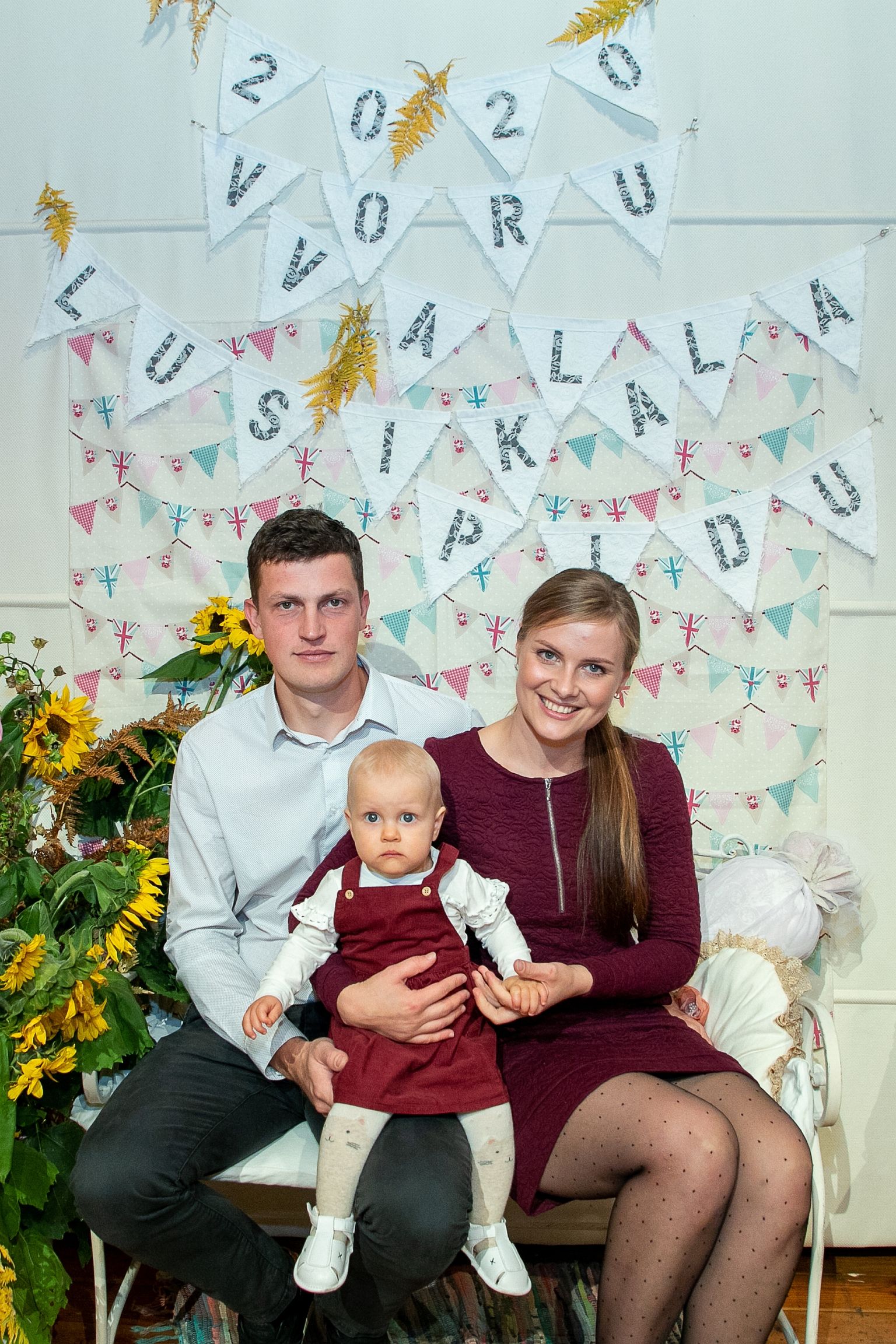 Siim Rikas ja Janika Haljas ning nende väike tütar Annalise Võru valla lusikapeol.