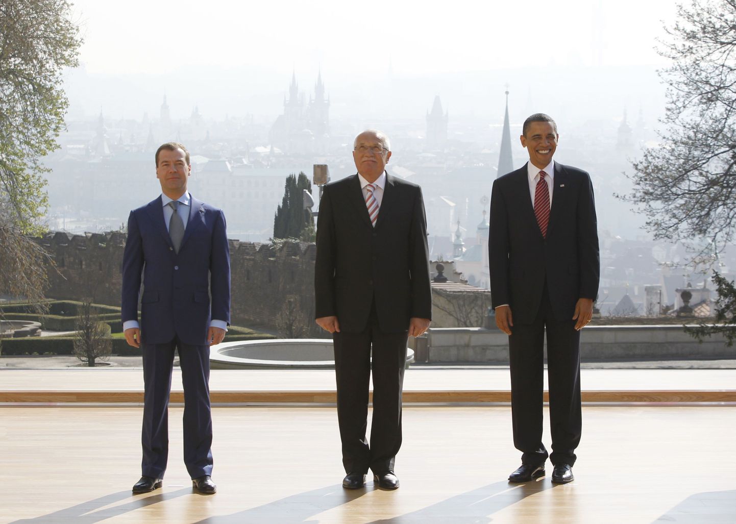 Vasakult: Venemaa president Dmitri Medvedev, Tšehhi riigipea Vaclav Klaus ja USA president Barack Obama Prahas.