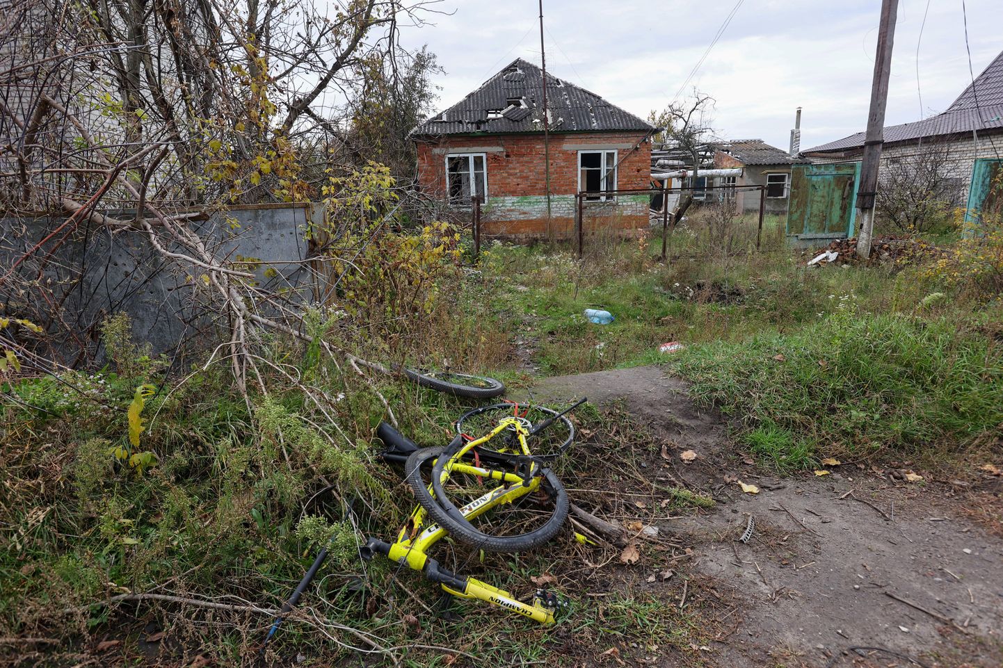 Sõjas hävinenud Ukraina küla. Foto on loo juures illustreeriva tähendusega.