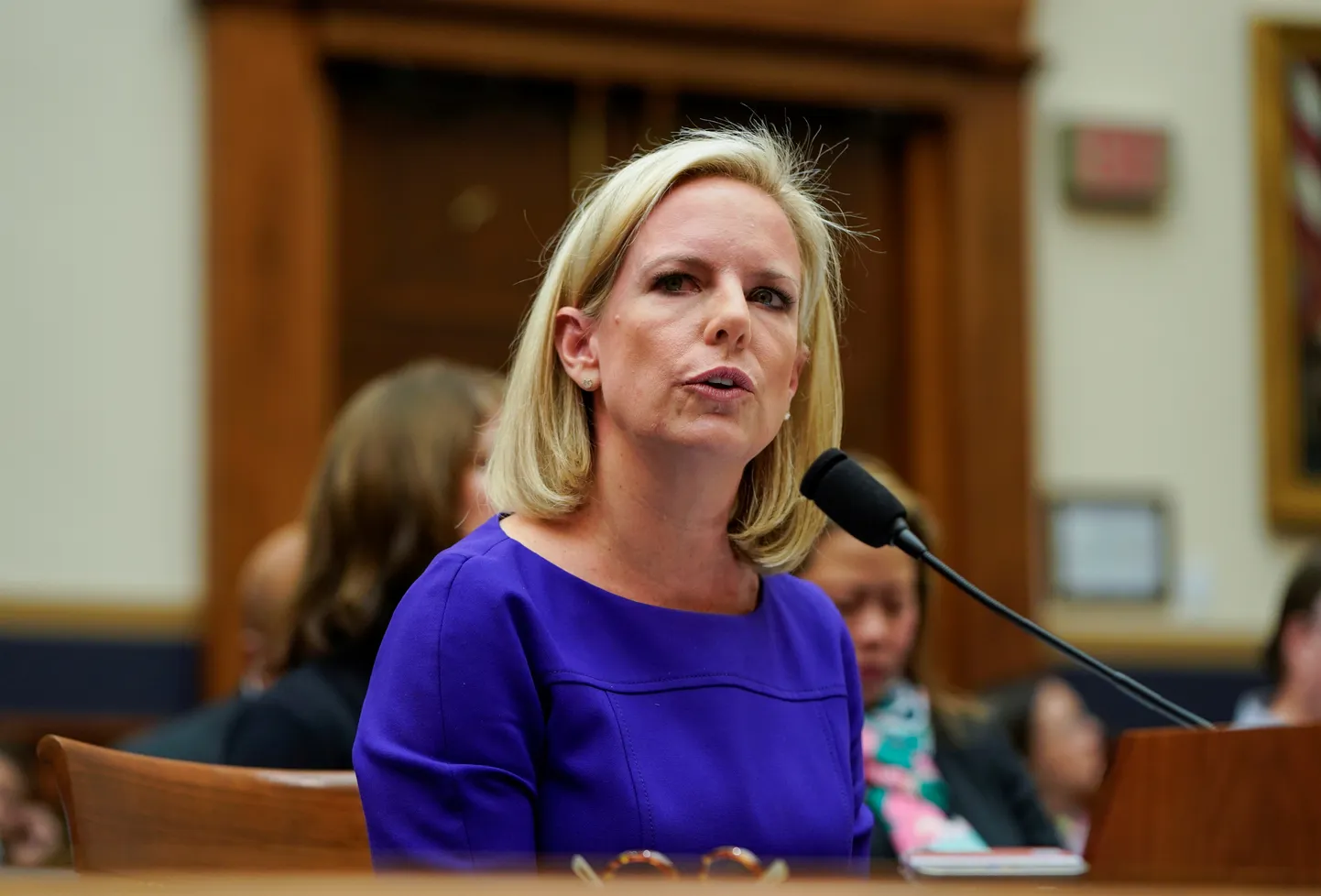USA sisejulgeolekuminister Kirstjen Nielsen esindajatekoja komitee ees.