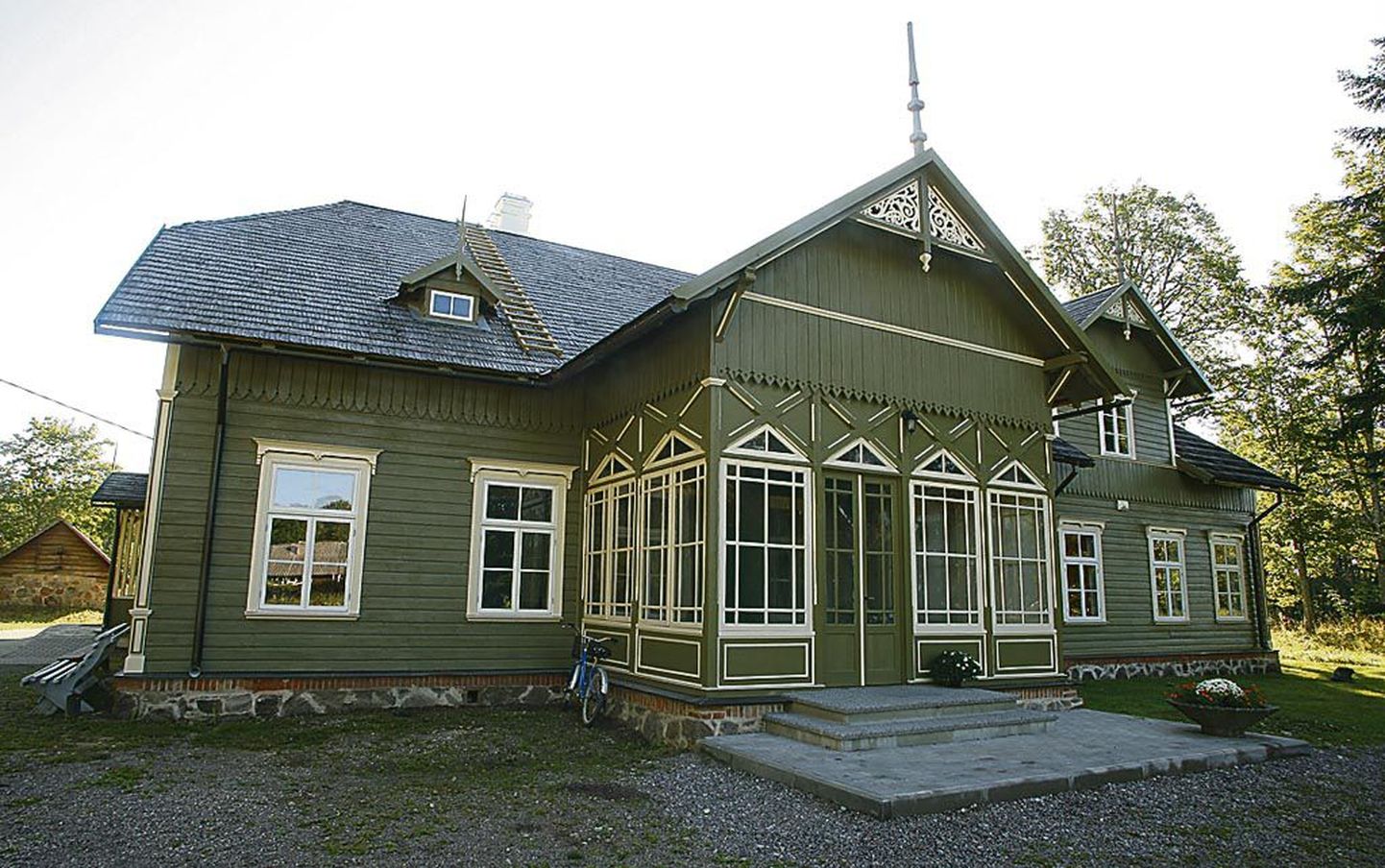 RMK Kilingi metskonna kaotamise järel võttis kogukond ajaloolise kontorimaja enda hoolde.