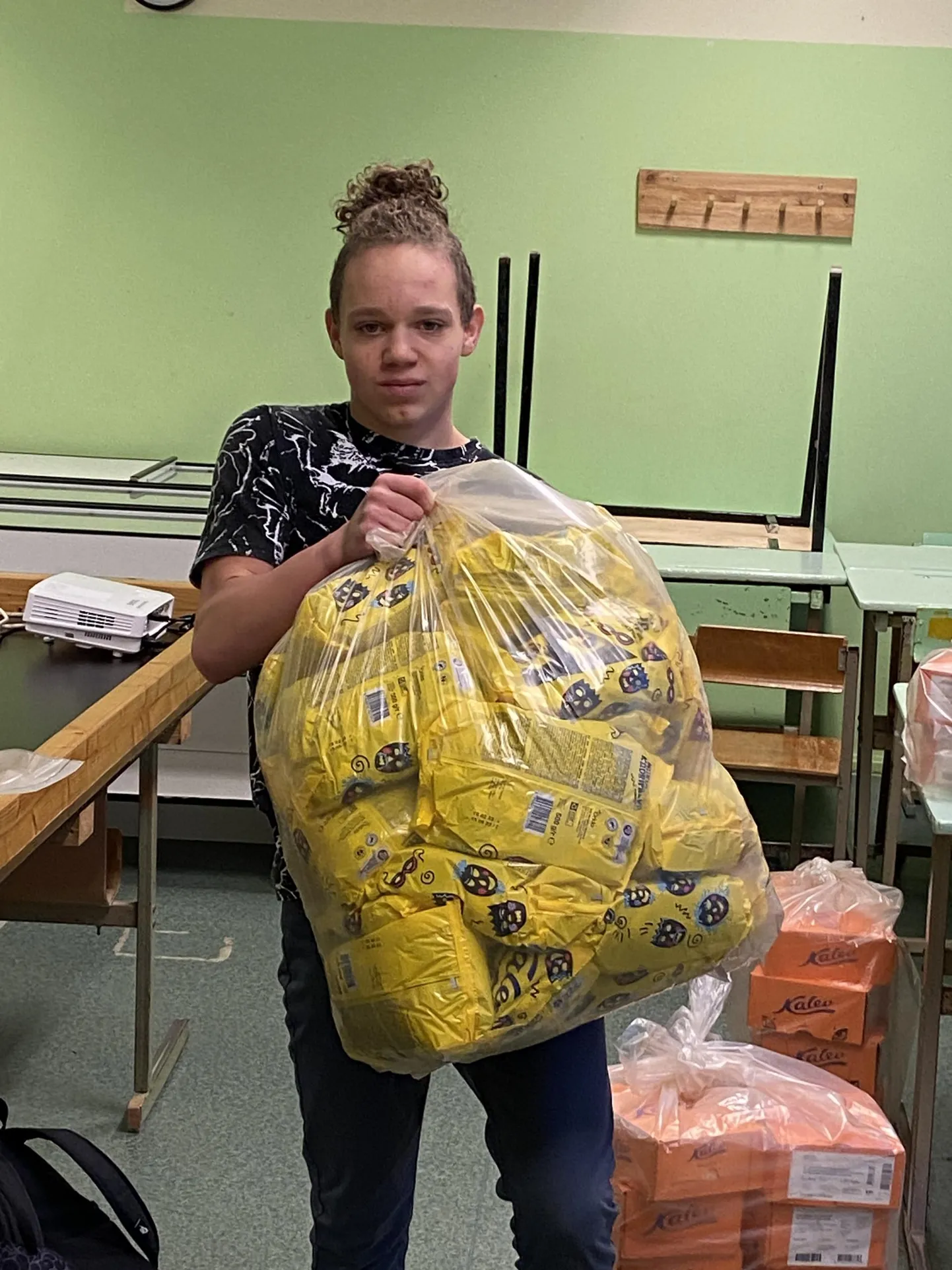 Ligi 500 kilo komme teevad kindlasti suu magusaks VPG sõpruskooli õpilastel Lvivis.