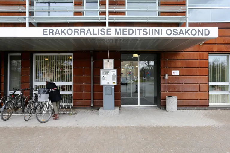 TÜ kliinikumis pääseb sünnitusosakonda erakorralise meditsiini osakonna uksest.