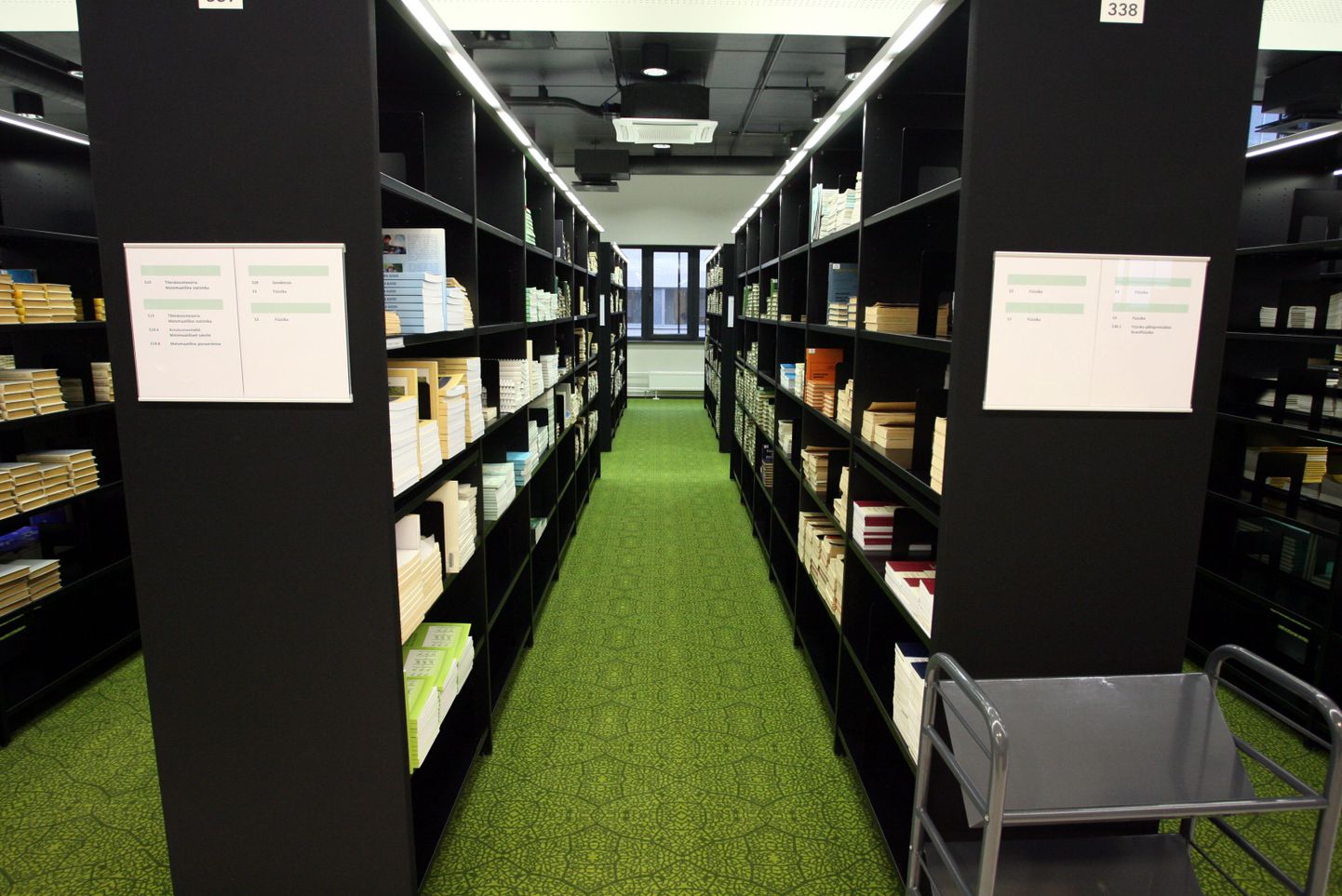 Pildil Tallinna Tehnikaülikooli (TTÜ) raamatukogu.