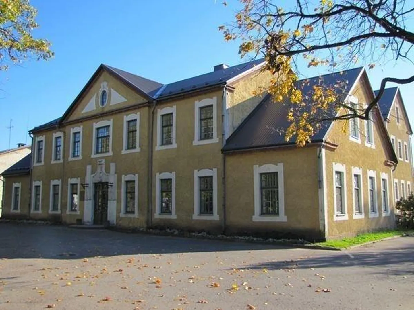 Külastajaid ootab ka Väike-Maarja seltsimaja.
