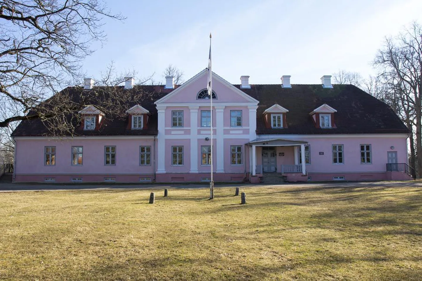 Lahmuse mõisa peahoone