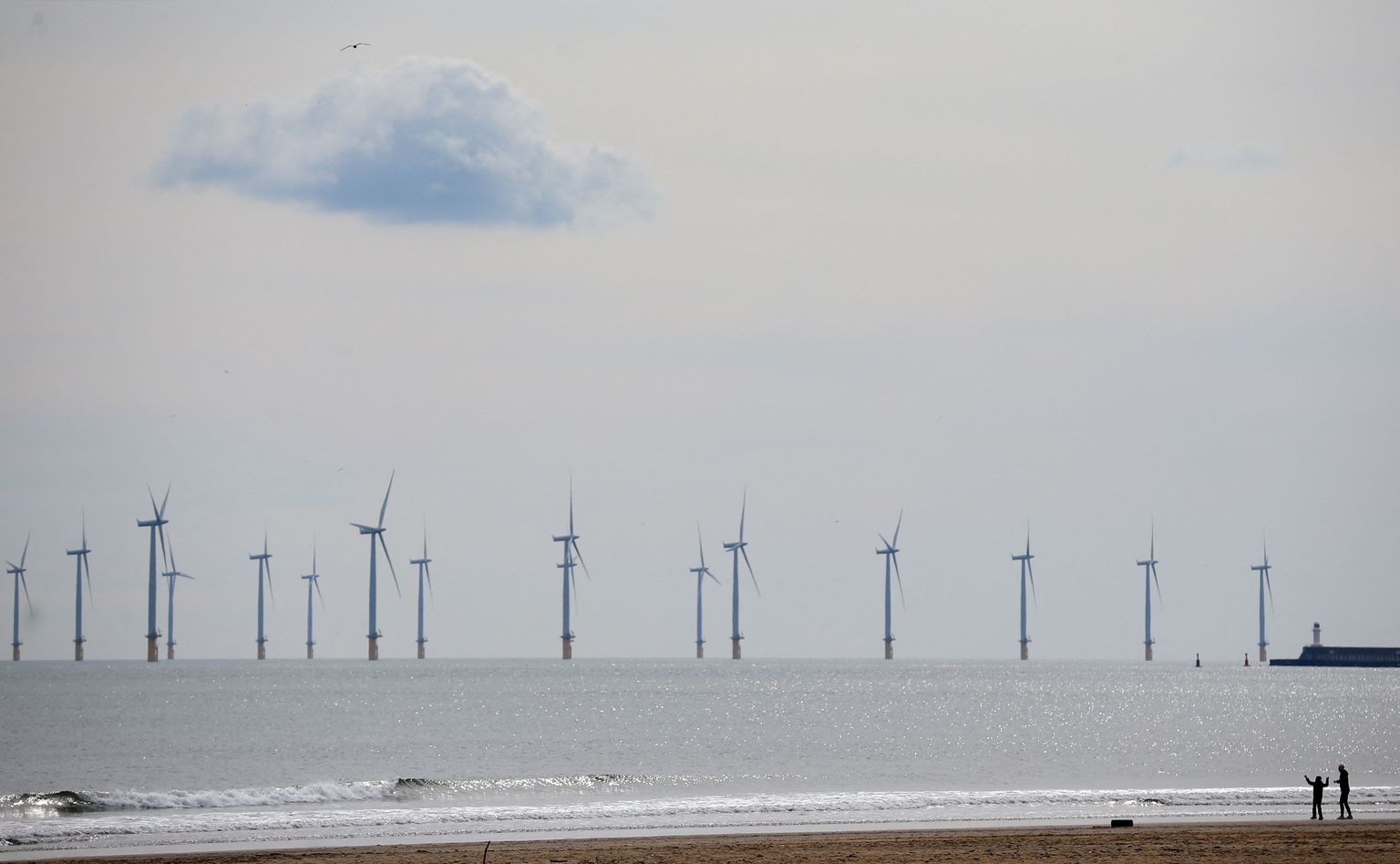 Vaade tuulikutele Suurbritannia rannikult