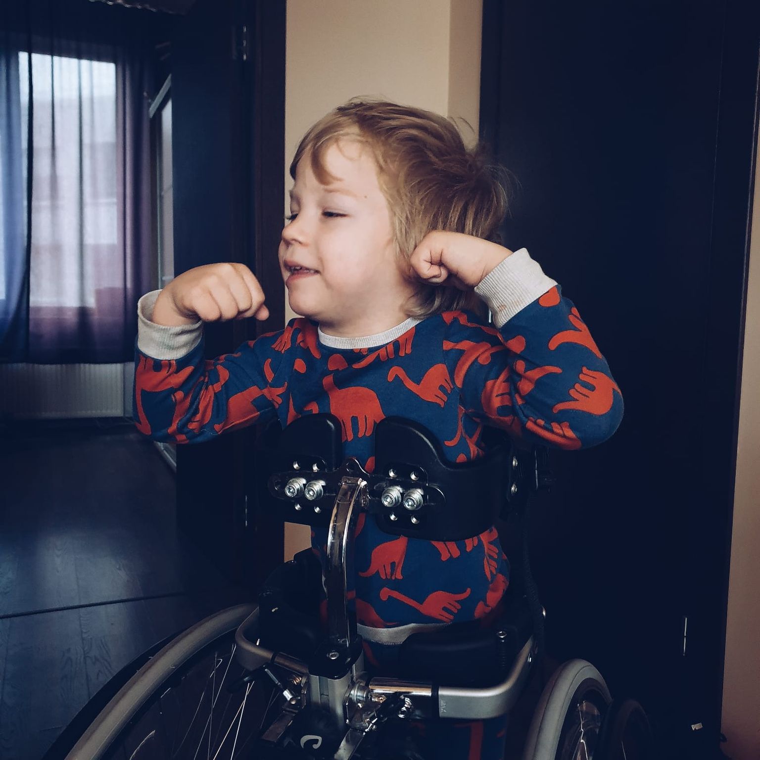 Mazais Miķelis, kuru aicina atbalstīt ar ziedojumiem.