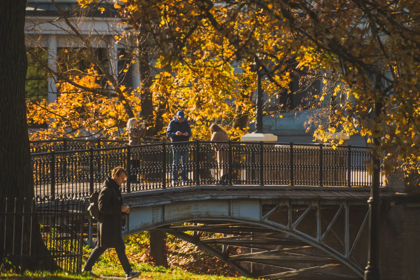 Saulaina rudens diena Rīgā