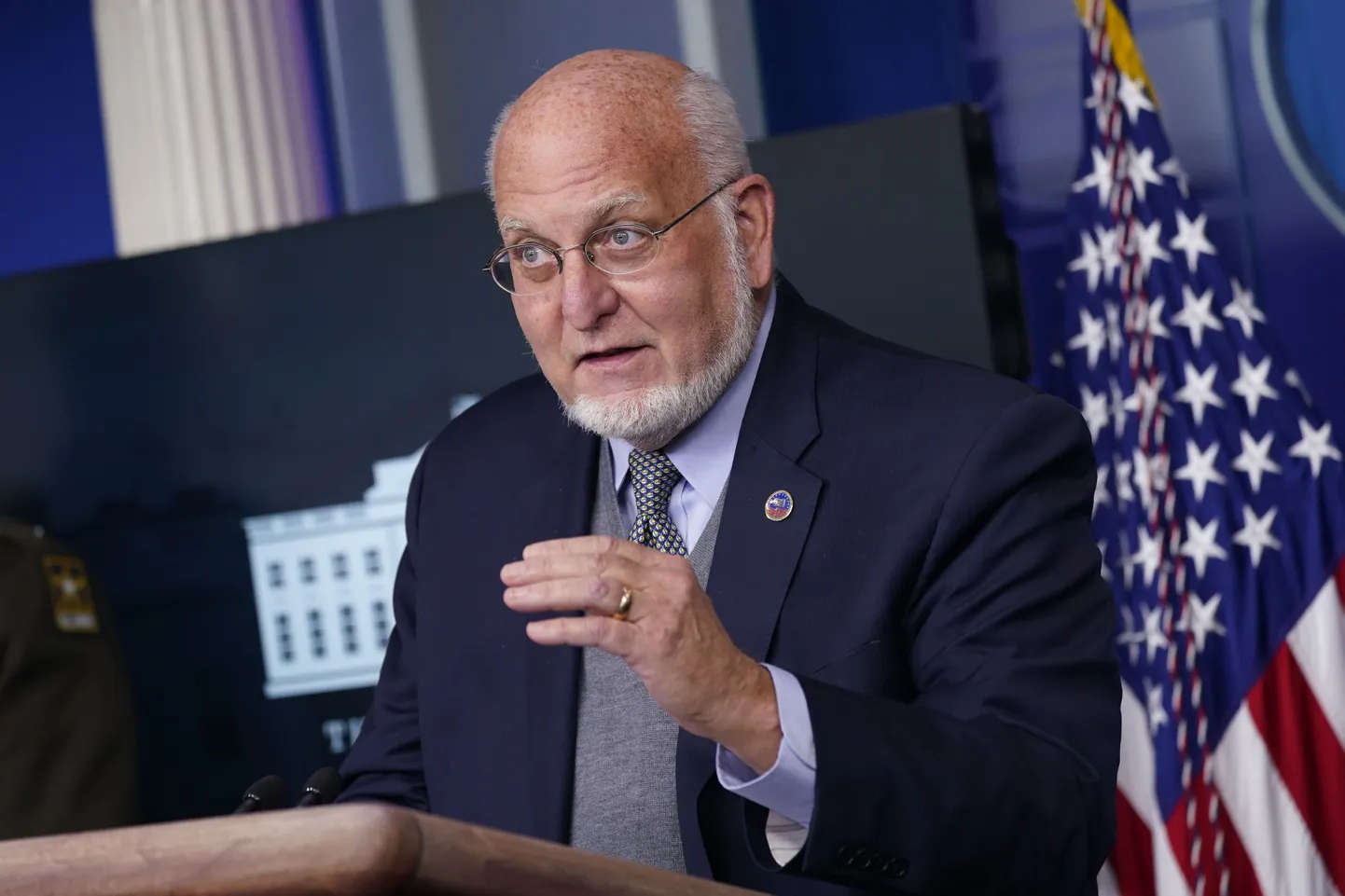 USA haiguste tõrje ja ennetamise keskuste direktor dr Robert Redfield (pildil) kirjeldas eneseisolatsiooni aja muutmist kui andmetele tuginevat otsust, mida on juba nädalaid plaanitud.