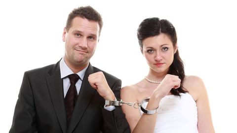Десять причин, по которым вы должны оставаться в несчастливом браке
