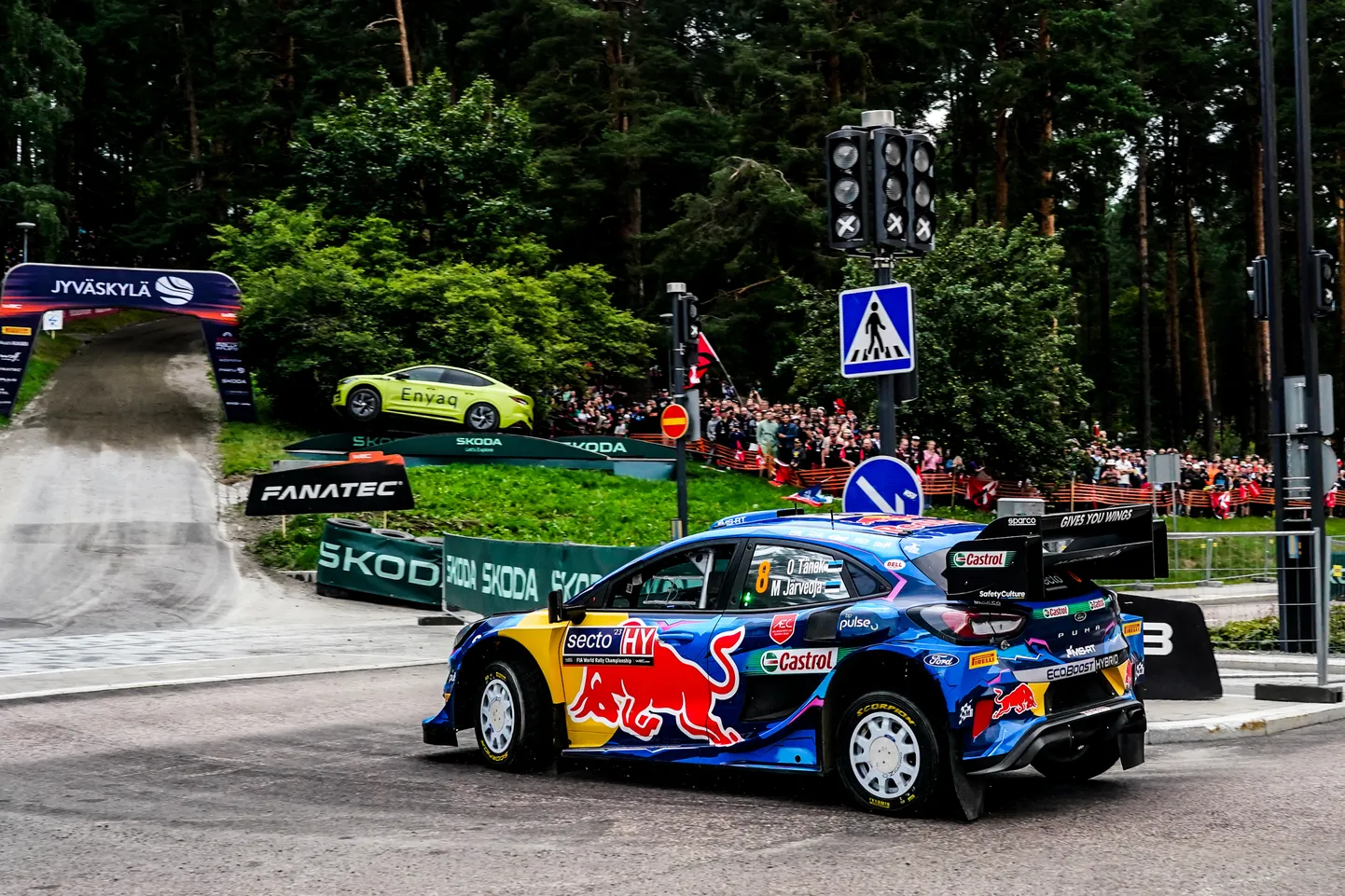 Soome MM-ralli on kiire, kui jätta välja pildil olev Harju linnakatse. Las mehed kihutavad!