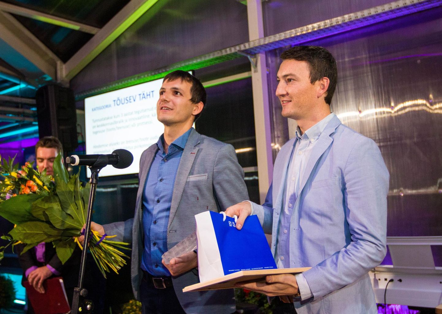Põlvamaa 2018. aasta ettevõtete tunnustamisel pärjati vendade Martin (vasakul) ja Indrek Haavistu loodud E-Sahver tiitliga «Põlvamaa tõusev täht».